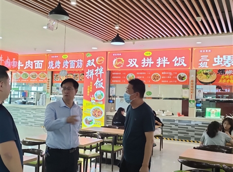 副校長深入食堂檢查指導，護航新生就餐“第一餐”