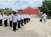 “緬懷先烈，瞻仰紅色文化”